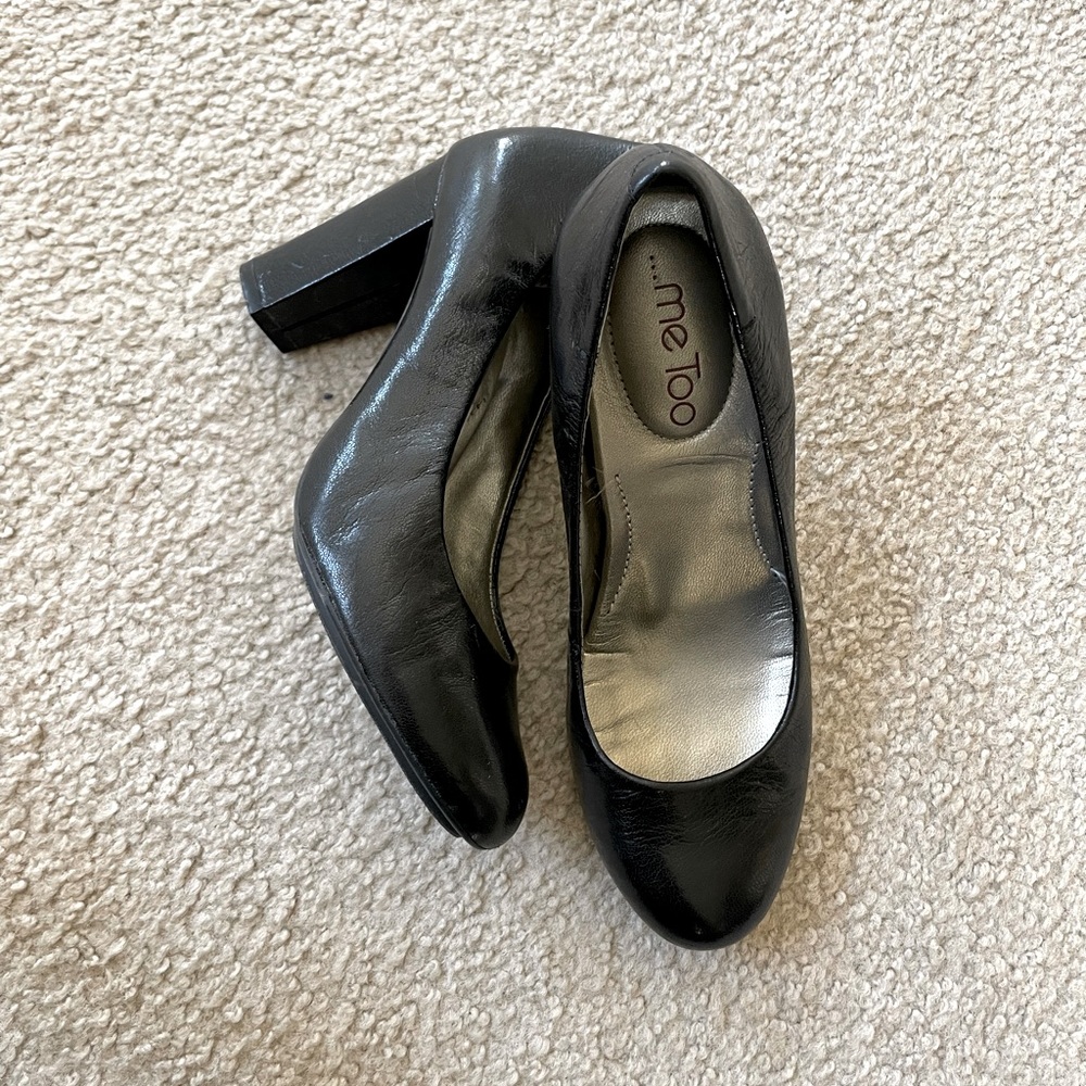 Leather pumps